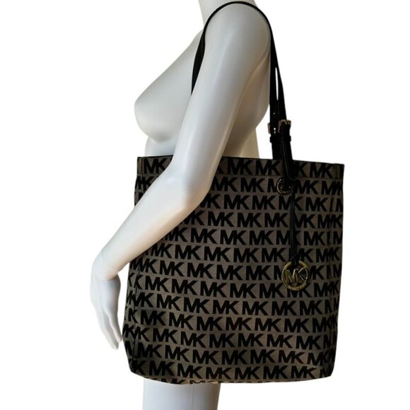 Michael Kors Jet Set Gray with Black Oversized Tote Handbag - Picture 3 of 15